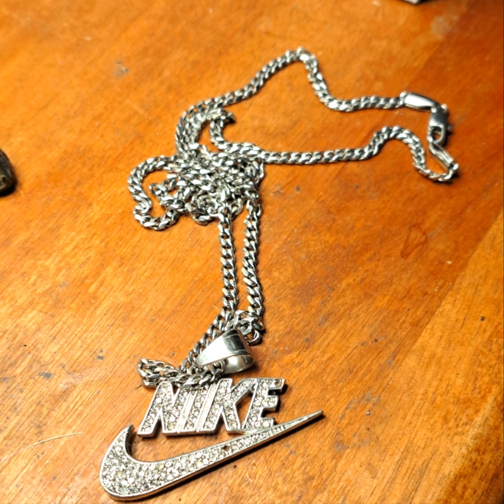 NIKE Brand 24 Necklace with Rhinestone    Fills
